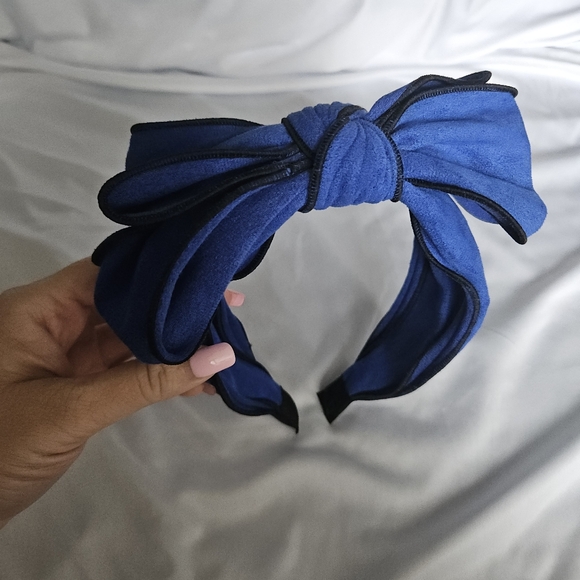 Accessories - 2/$25 Elegant Blue With Black Edges Headband